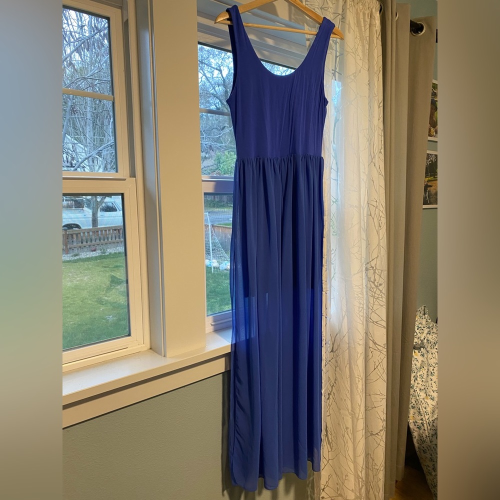 Beautiful long dress!